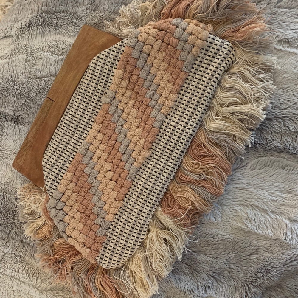 NEW PRICE price drop! 💫 Wooden handle clutch